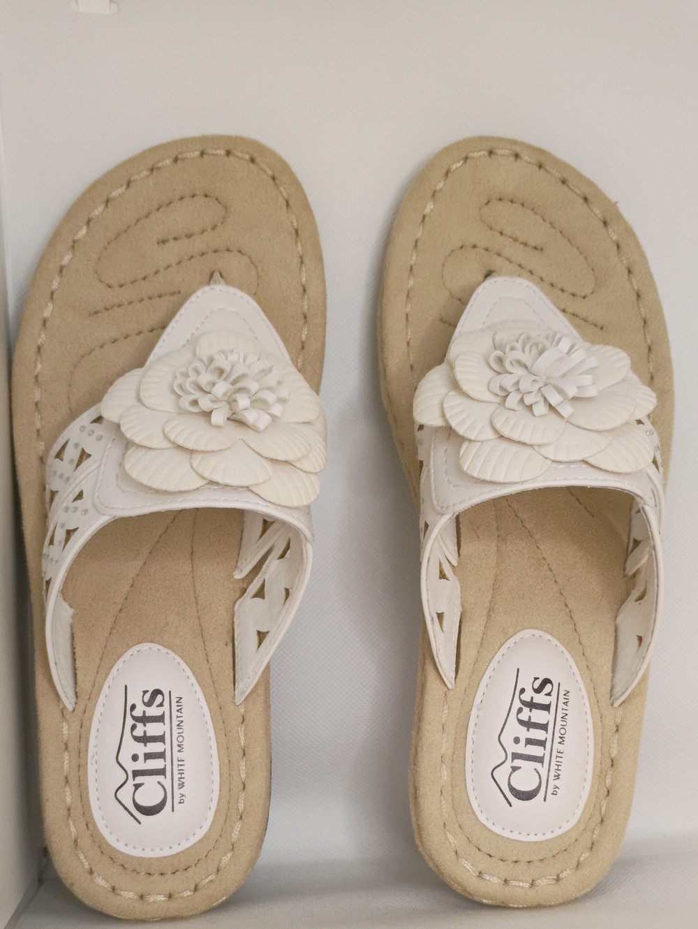 Cliffs by WHITE MOUNTAIN Cream Floral Slide Mules